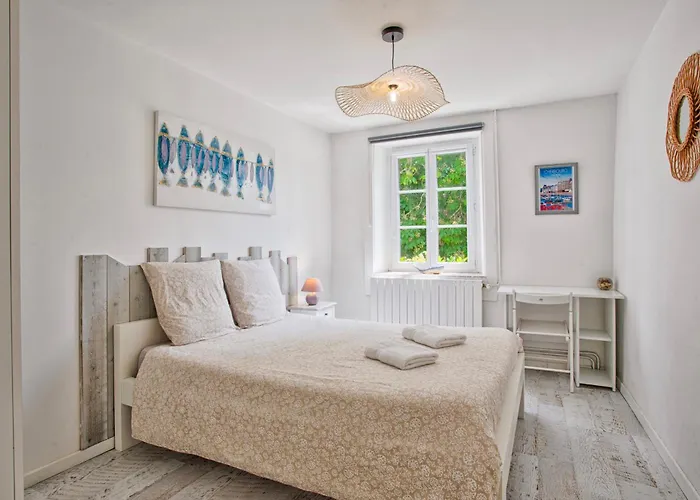 La Glycine à 5 Min De La * Siouville-Hague